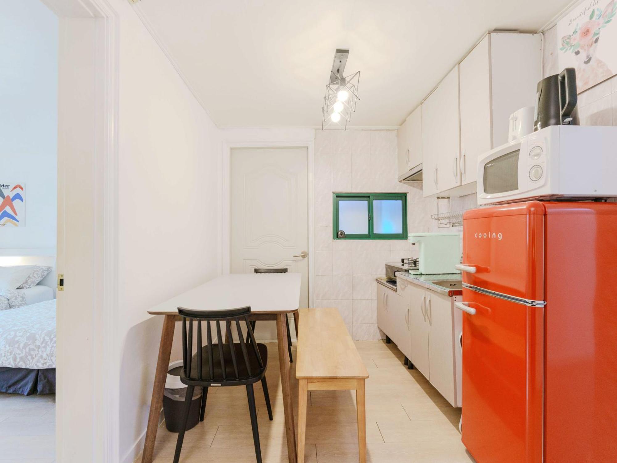 Villa Joy-30sec From Hongdae Subwaystop-elevator *